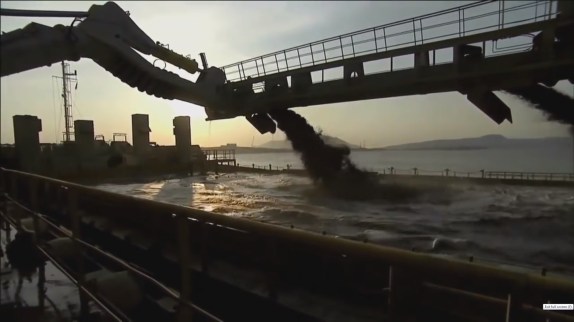 sand war-robbing ship